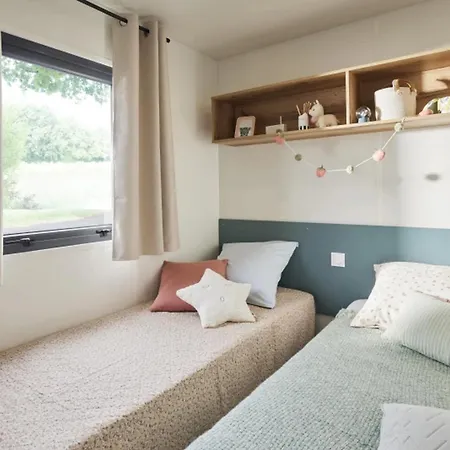 Mobil-home, Animaux Admis - 8 Pers. - Api-1-52-2687 * Le Breuil-sur-Couze